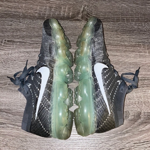 Gray Nike Vapormax - Picture 2 of 4